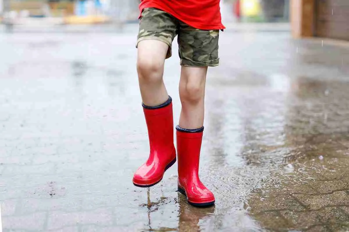 How Should Rubber Boots Fit?
