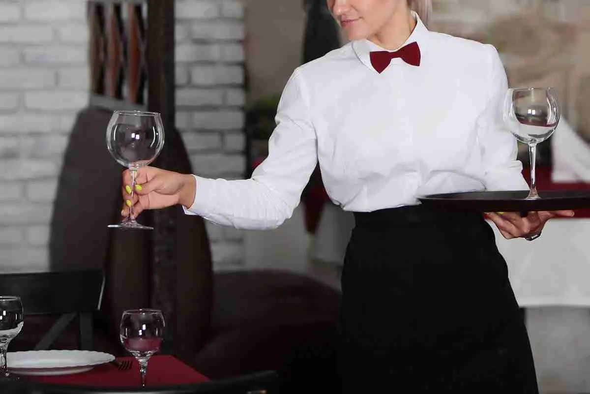 Can You Wear Leggings as a Waitress Dress Code Hub