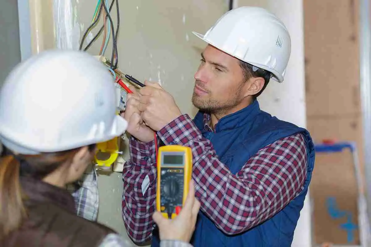 Can Electricians Wear Earrings? Dress Code Hub